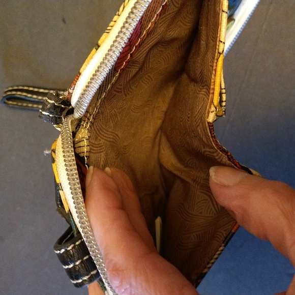 GUC. Sakroots wristlet/wallet. - Picture 8 of 12